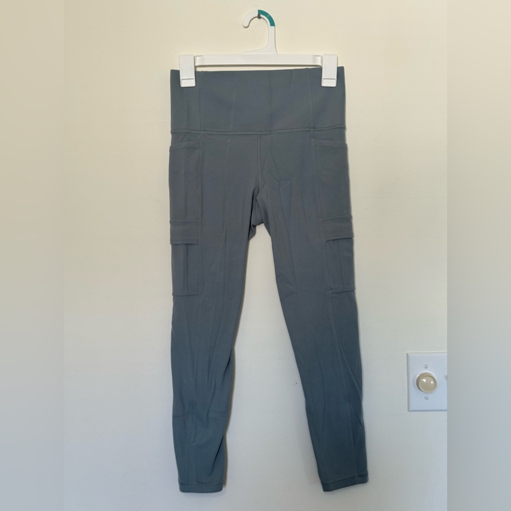 Athleta salutation cargo leggings